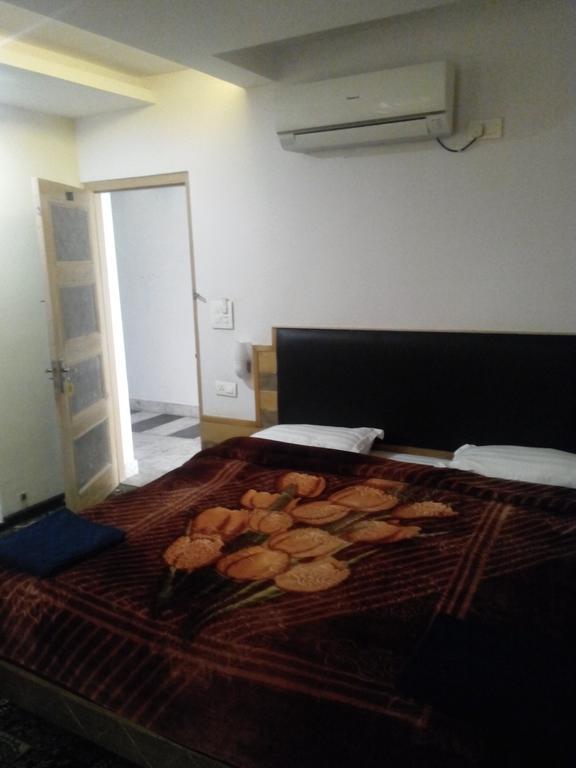 Srīnagar The Hyde Park Inn المظهر الخارجي الصورة