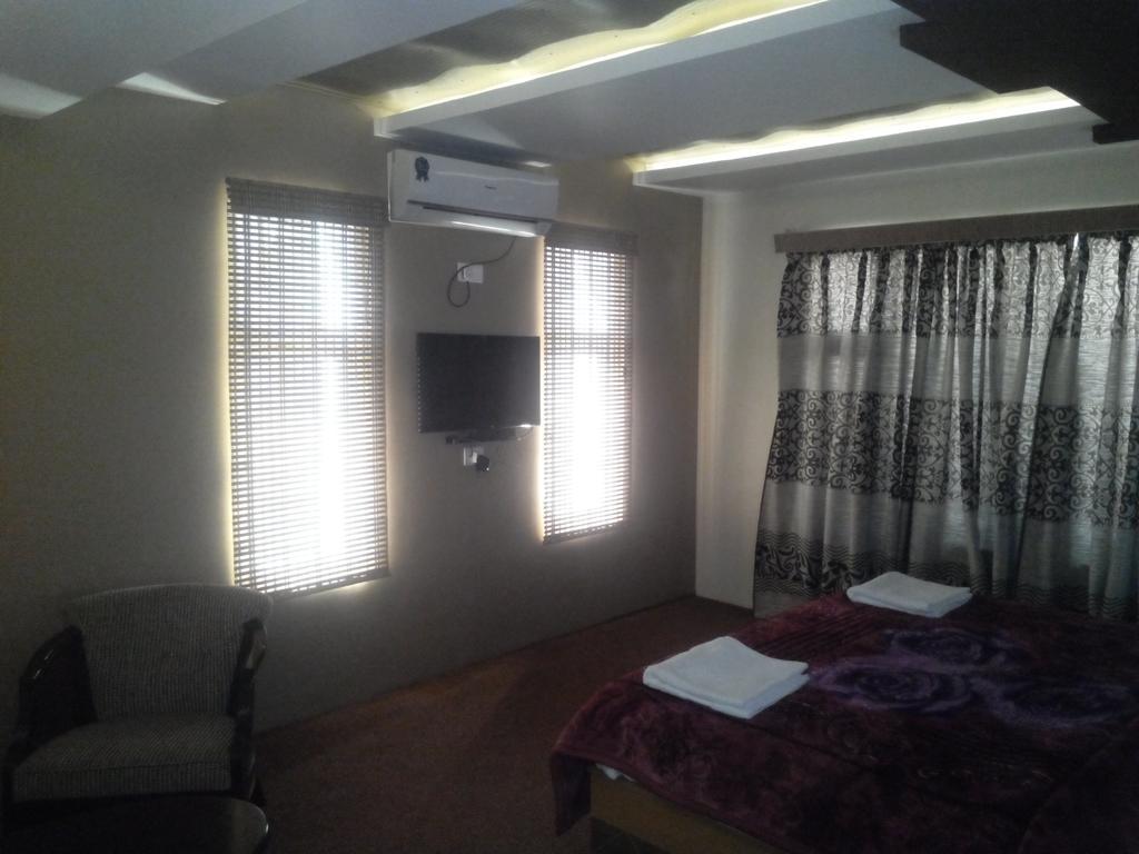 Srīnagar The Hyde Park Inn الغرفة الصورة